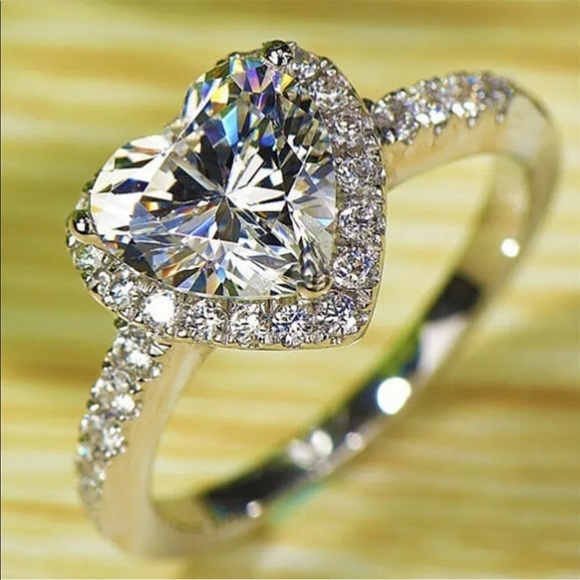 New 18k white Gold plated Heart Diamond Ring - Picture 7 of 7